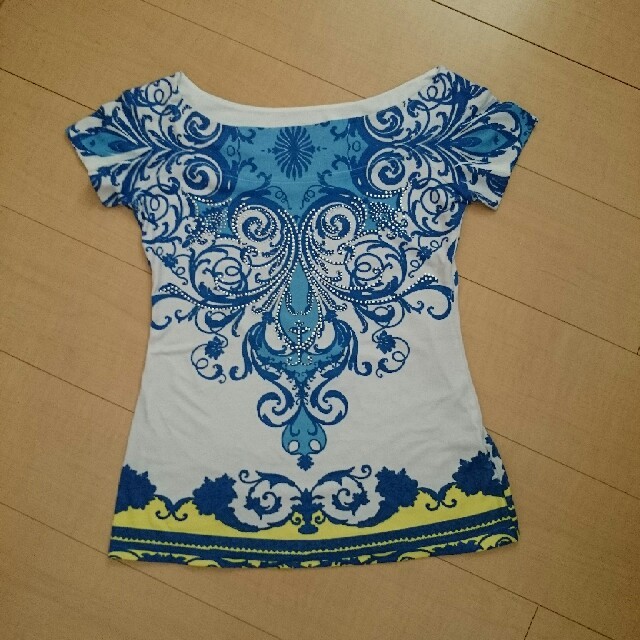cachete(カチェテ)の新品！未使用！CAche ブルーのお洒落なデザインのTシャツ レディースのトップス(Tシャツ(半袖/袖なし))の商品写真