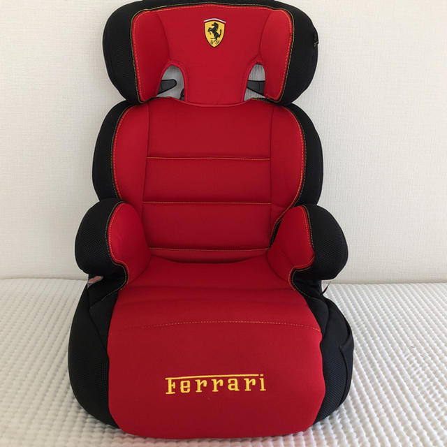 Ferrari(フェラーリ)のヤングマン様専用 キッズ/ベビー/マタニティの外出/移動用品(自動車用チャイルドシート本体)の商品写真