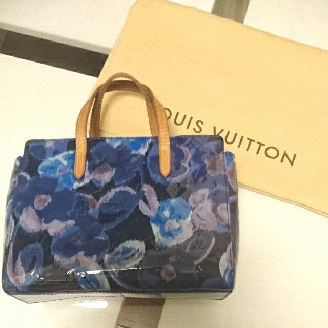 LOUIS VUITTON(ルイヴィトン)のヴィトン イカットフラワー ヴェルニ レディースのバッグ(ハンドバッグ)の商品写真