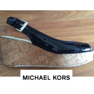 マイケルコース(Michael Kors)のマイケルコース michael korsエナメルのウエッジソールサンダル(サンダル)