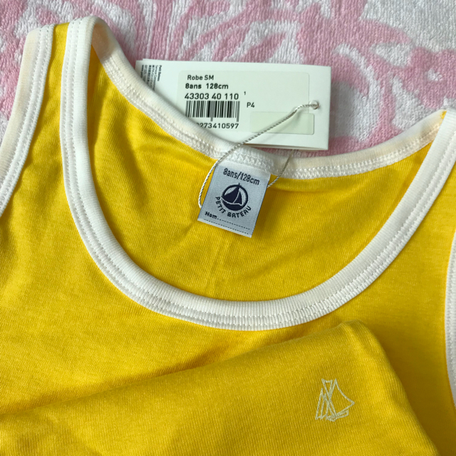 PETIT BATEAU(プチバトー)の【ka様専用】新品 プチバトー ノースリーブワンピース イエロー8ans 128 キッズ/ベビー/マタニティのキッズ服女の子用(90cm~)(ワンピース)の商品写真