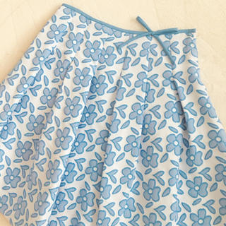 エムズグレイシー(M'S GRACY)のエムズグレイシー♡フラワー刺繍スカート♡ブルー36♡未使用タグ付き(ひざ丈スカート)
