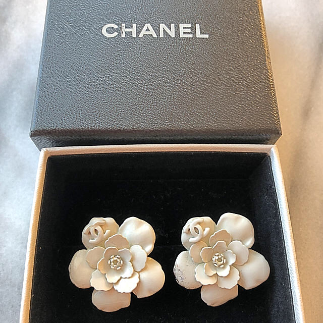 CHANEL - 可憐なCHANEL🌼イヤリングの通販 by ︎Heartful ︎｜シャネルならラクマ