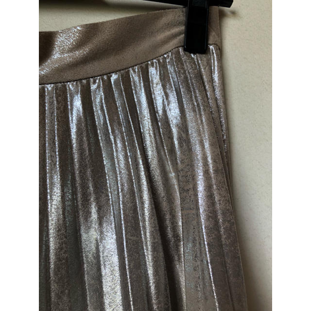 ZARA(ザラ)のザラ ZARA メタリックプリーツスカート ベージュ レディースのスカート(ひざ丈スカート)の商品写真