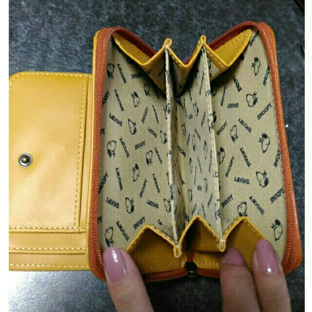 PEANUTS(ピーナッツ)のミズク様専用　二つ折り財布　スヌーピー　美品 レディースのファッション小物(財布)の商品写真