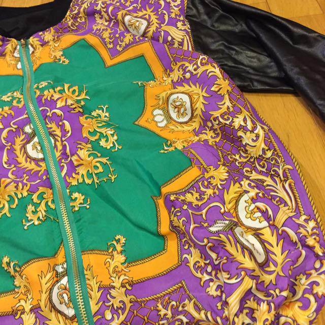 Takaraya(タカラヤ)のスカーフ柄 スタジャン レディースのジャケット/アウター(スカジャン)の商品写真