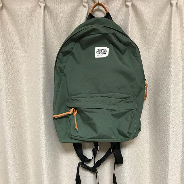 Fredrik packers カーキのリュックサック