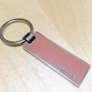 プラダ(PRADA)のプラダ♡ピンクプレートキーホルダー チャーム(キーホルダー)