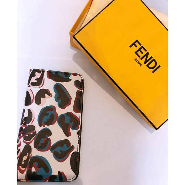 FENDI(フェンディ)の限定価格【2018夏 popup限定品】新品！FENDI iPhoneケース  レディースのレディース その他(その他)の商品写真