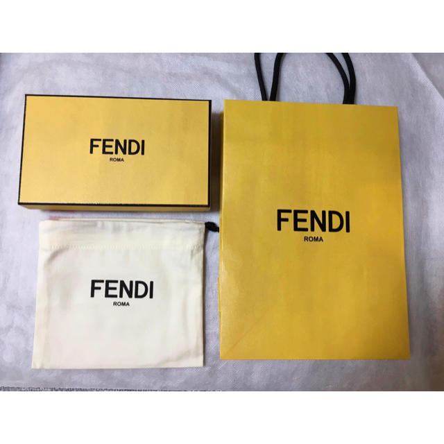 FENDI(フェンディ)の限定価格【2018夏 popup限定品】新品！FENDI iPhoneケース  レディースのレディース その他(その他)の商品写真