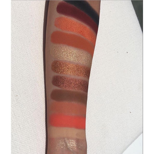 Kylie Cosmetics(カイリーコスメティックス)のKYLIE COSMETICS★THE SUMMER PALETTE コスメ/美容のベースメイク/化粧品(アイシャドウ)の商品写真