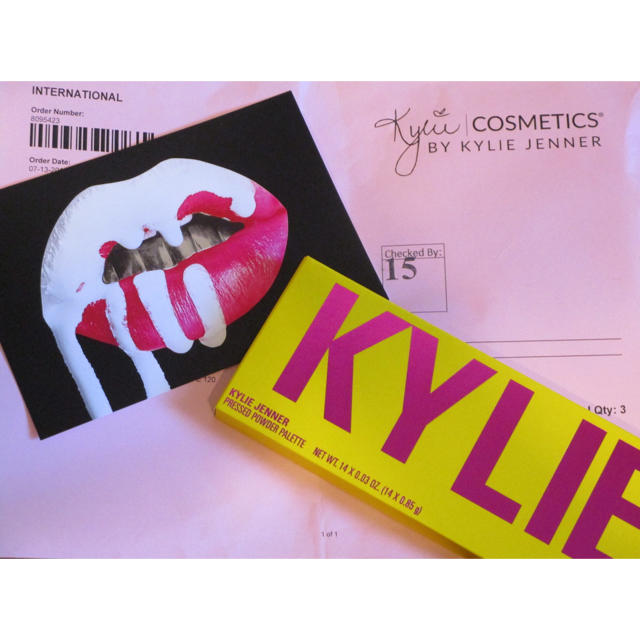 Kylie Cosmetics(カイリーコスメティックス)のKYLIE COSMETICS★THE SUMMER PALETTE コスメ/美容のベースメイク/化粧品(アイシャドウ)の商品写真