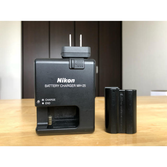 Nikon(ニコン)の【さんすたフリマ】Nikon純正バッテリー&充電器 EL-EN15 スマホ/家電/カメラのスマートフォン/携帯電話(バッテリー/充電器)の商品写真