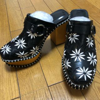 マウジー(moussy)の【未使用】【超美品】moussy 刺繍 花柄 サボサンダル L(サンダル)