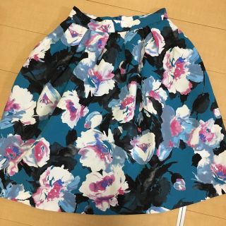 アンドクチュール(And Couture)の【新品】アンドクチュール/スカート/花柄/サイズ38(ひざ丈スカート)