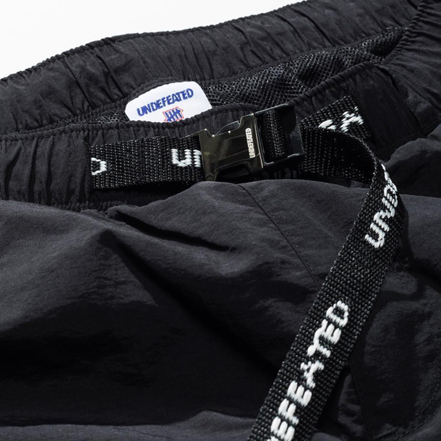 UNDEFEATED(アンディフィーテッド)のundefeated swim trunk Lサイズ 新品未使用  ハーフパンツ メンズのパンツ(ショートパンツ)の商品写真