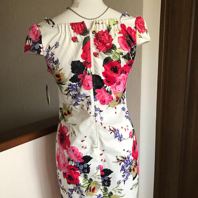 dazzy store - 新品未使用 dazzy 華やか花柄ワンピース L sizeの dazzy store - 新品未使用 dazzy 華やか花柄ワンピース L sizeの