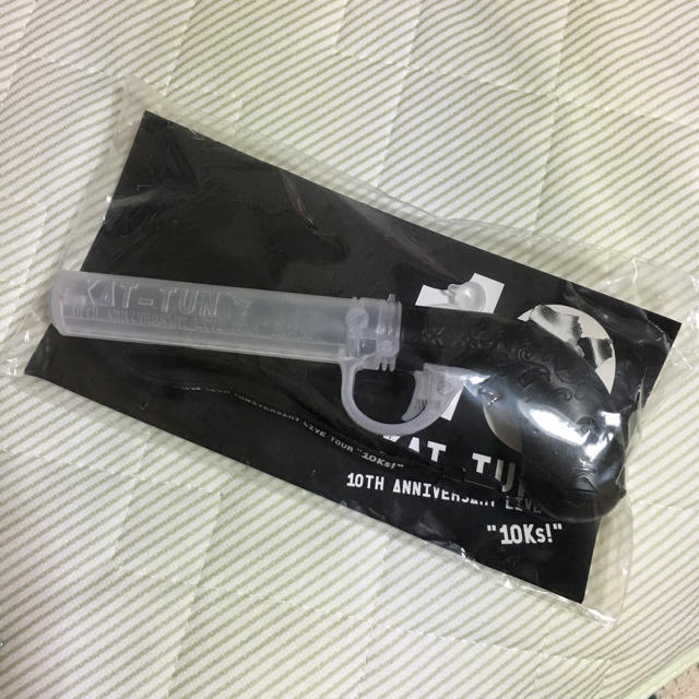 KAT-TUN(カトゥーン)のKAT-TUN 10Ks! 拳銃型ペンライト エンタメ/ホビーのタレントグッズ(アイドルグッズ)の商品写真