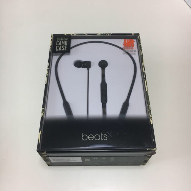 UNDEFEATED(アンディフィーテッド)のBeatsx UNDEFEATED ビーツX アンディフィーテッド イヤホン スマホ/家電/カメラのオーディオ機器(ヘッドフォン/イヤフォン)の商品写真