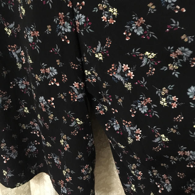 しまむら(シマムラ)の花柄スカーチョ♡大きいサイズ黒 レディースのパンツ(カジュアルパンツ)の商品写真