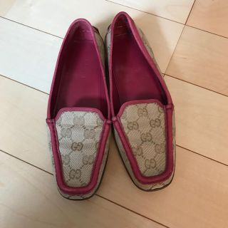 グッチ(Gucci)のグッチ GUCCI ドライビングシューズ ローファー ピンク (ローファー/革靴)