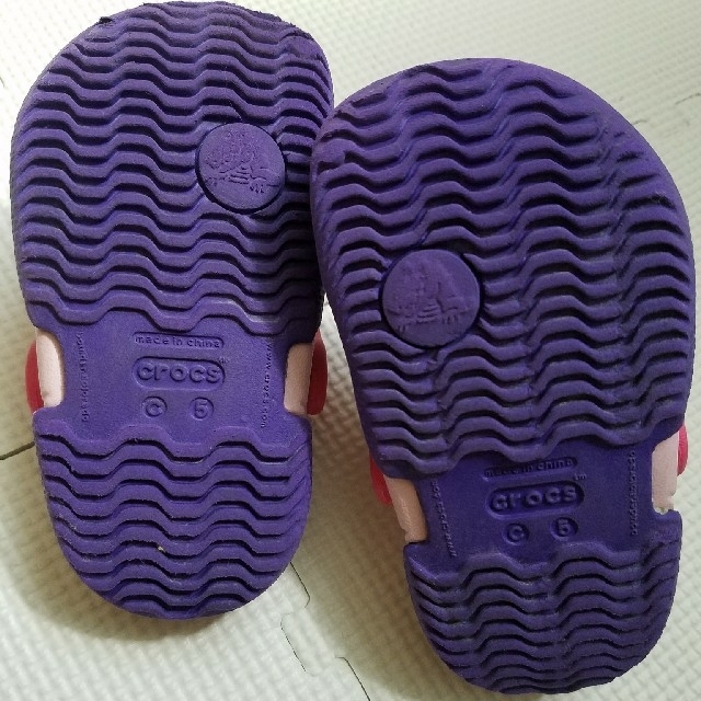 crocs(クロックス)のクロックスサンダル C5 キッズ/ベビー/マタニティのベビー靴/シューズ(~14cm)(サンダル)の商品写真
