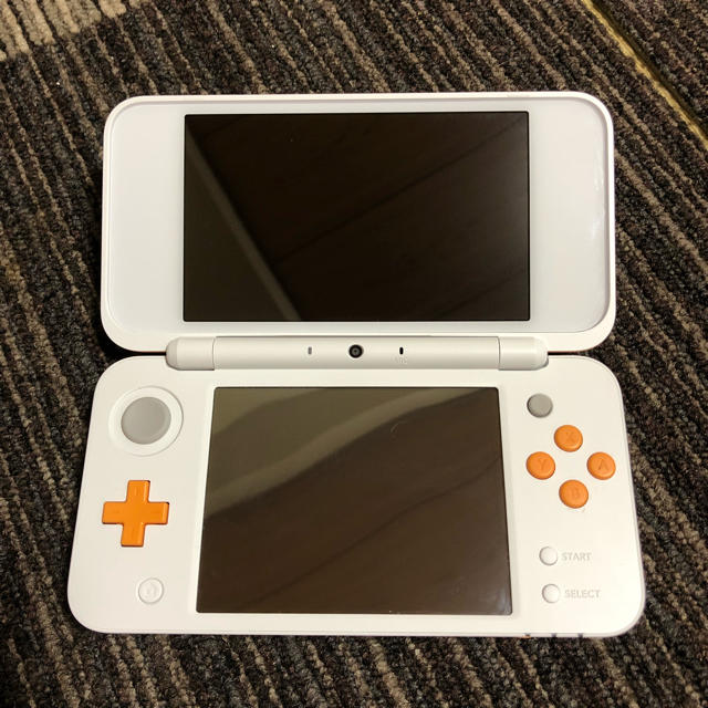 ニンテンドー2DS(ニンテンドー2DS)の任天堂 2DSLL  エンタメ/ホビーのゲームソフト/ゲーム機本体(家庭用ゲーム機本体)の商品写真