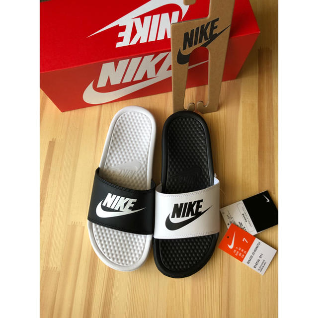 NIKE(ナイキ)のナイキ ベナッシ ナイキサンダル ミスマッチ 26㎝ メンズの靴/シューズ(サンダル)の商品写真
