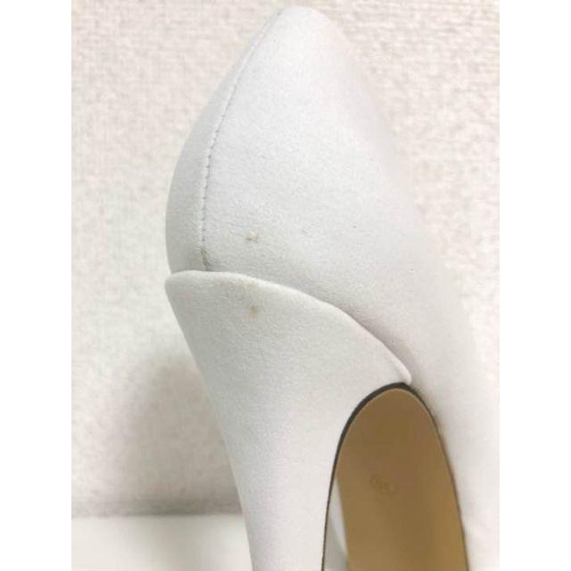 【新品】パンプス 22.5cm ホワイト スエード シンプル ベーシック レディースの靴/シューズ(ハイヒール/パンプス)の商品写真