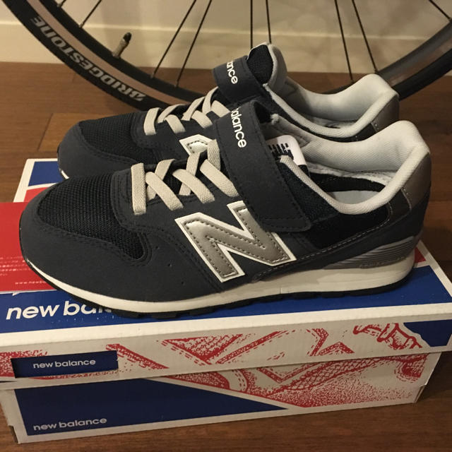 New Balance(ニューバランス)の大人気(ニューバランス)KV996  22.0㎝ キッズ/ベビー/マタニティのキッズ靴/シューズ(15cm~)(スニーカー)の商品写真