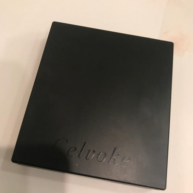 Cosme Kitchen(コスメキッチン)のCelvoke ヴォランタリーベイシス 01 コスメ/美容のベースメイク/化粧品(アイシャドウ)の商品写真