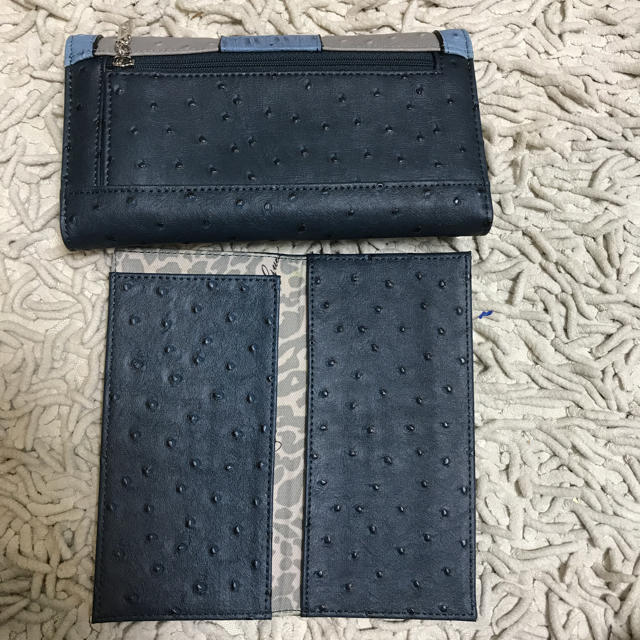 GUESS(ゲス)のGUESS新品未使用 長財布  レディースのファッション小物(財布)の商品写真