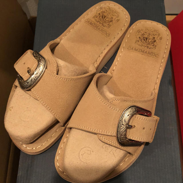 DEUXIEME CLASSE(ドゥーズィエムクラス)のCAMINANDO ドゥーズィエムクラス サンダル 未着用 24.5 ベージュ レディースの靴/シューズ(サンダル)の商品写真