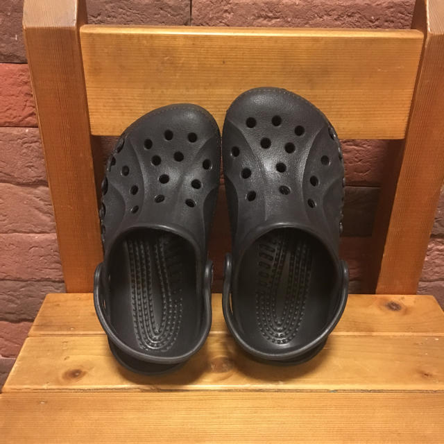 crocs(クロックス)のクロックスキッズサンダル キッズ/ベビー/マタニティのキッズ靴/シューズ(15cm~)(サンダル)の商品写真