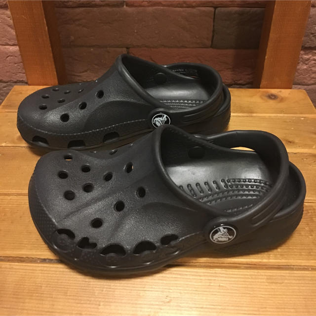 crocs(クロックス)のクロックスキッズサンダル キッズ/ベビー/マタニティのキッズ靴/シューズ(15cm~)(サンダル)の商品写真