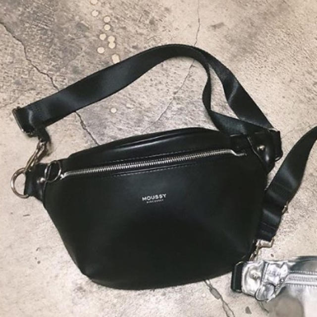 moussy(マウジー)の限定価格♡MOUSSY waist&shoulder BAG♡ボディバッグsly レディースのバッグ(ボディバッグ/ウエストポーチ)の商品写真