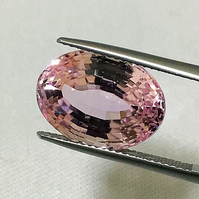 《宝石⚜️ルース》極上品✴️特大☪️天然クンツァイト 11.784ct 鑑付。 レディースのアクセサリー(リング(指輪))の商品写真