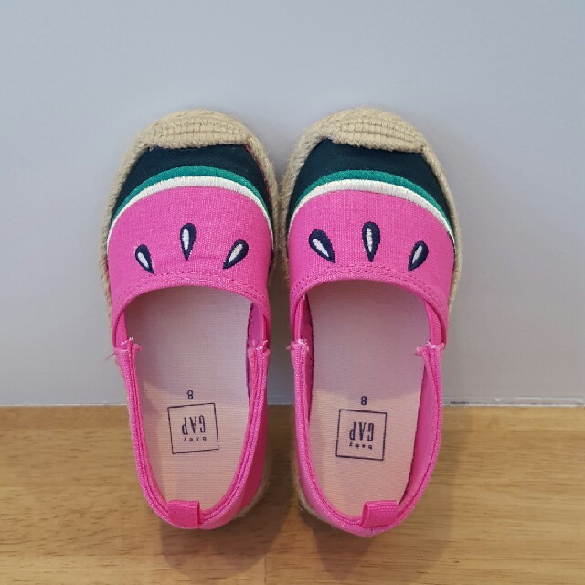 babyGAP(ベビーギャップ)の✔お値下げ▼▼【美品】Gap スイカ柄🍉エスパドリーユ キッズ/ベビー/マタニティのキッズ靴/シューズ(15cm~)(スニーカー)の商品写真