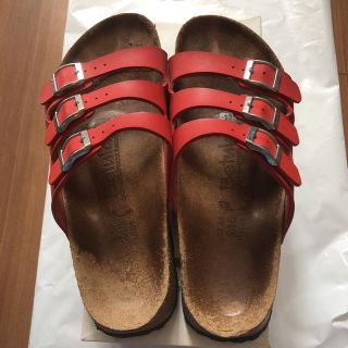 ビルケンシュトック(BIRKENSTOCK)のビルケンシュトック 赤サンダル(サンダル)