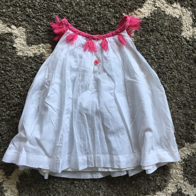 babyGAP(ベビーギャップ)の《sold out》baby Gapフリンジつきキャミソールワンピース キッズ/ベビー/マタニティのベビー服(~85cm)(ワンピース)の商品写真