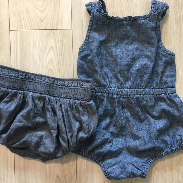 babyGAP(ベビーギャップ)のbaby gap デニム ロンパース  かぼちゃパンツ ショートパンツ キッズ/ベビー/マタニティのベビー服(~85cm)(パンツ)の商品写真