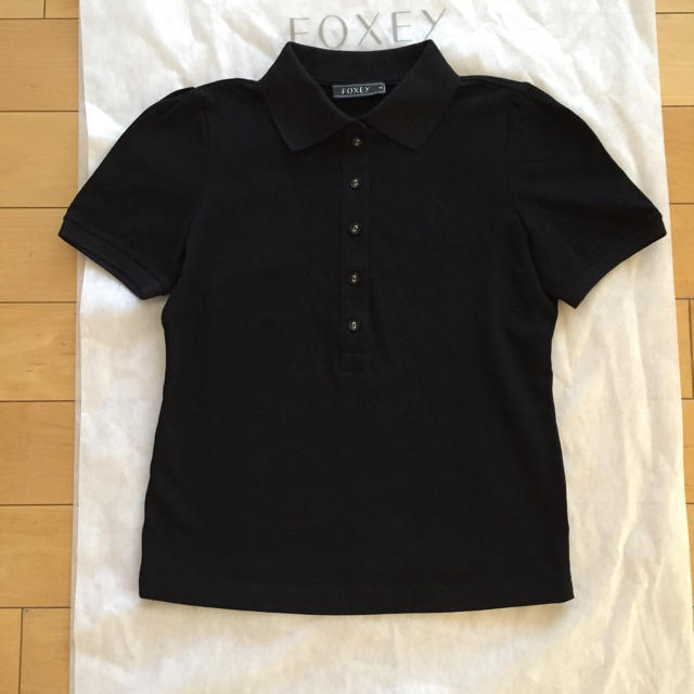 FOXEY(フォクシー)の未使用フォクシーポロシャツ４０サイズ レディースのトップス(ポロシャツ)の商品写真