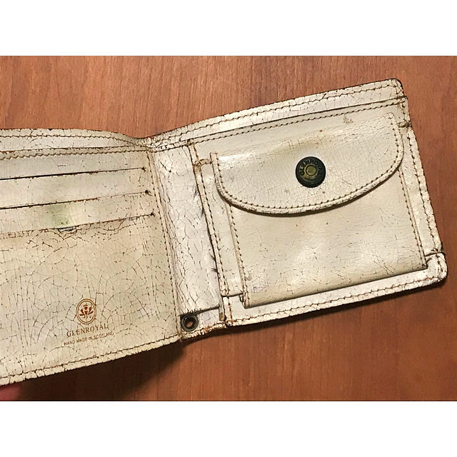 GLENROYAL(グレンロイヤル)の【値下げ】グレンロイヤル 財布 クラックドレザー 白 メンズのファッション小物(折り財布)の商品写真