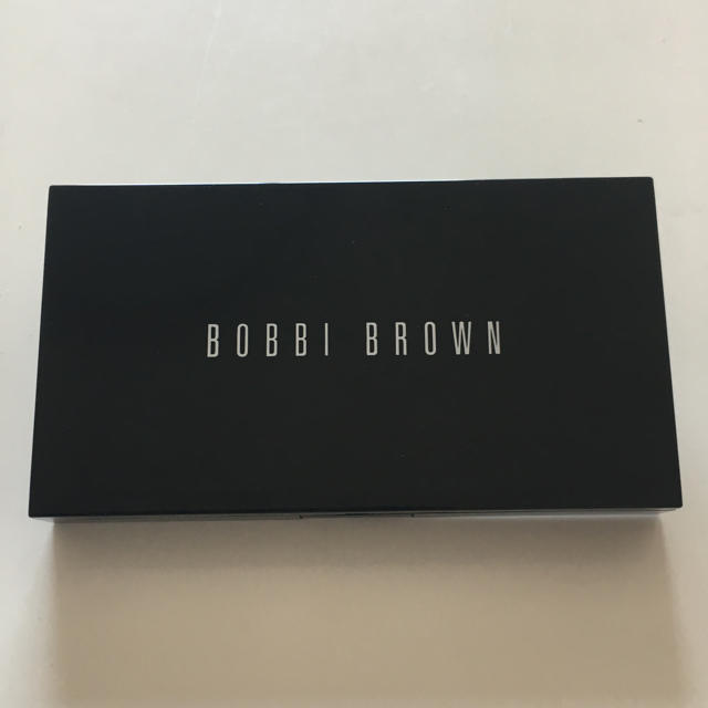 BOBBI BROWN(ボビイブラウン)のBOBBI BROWN スキンウェイトレスパウダーファンデーション ケース付き コスメ/美容のベースメイク/化粧品(ファンデーション)の商品写真