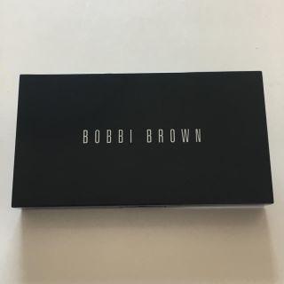 ボビイブラウン(BOBBI BROWN)のBOBBI BROWN スキンウェイトレスパウダーファンデーション ケース付き(ファンデーション)