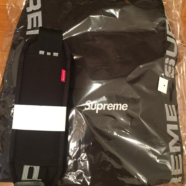 Supreme(シュプリーム)のsupreme box duffle bag ダッフルバック メンズのバッグ(ドラムバッグ)の商品写真