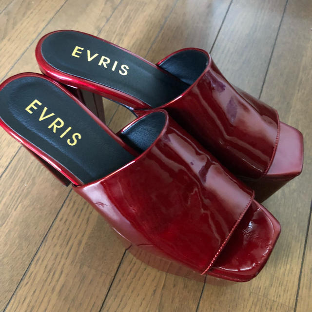 EVRIS(エヴリス)のEVRIS メタリック ウェッジ サボ サンダル  レディースの靴/シューズ(サンダル)の商品写真