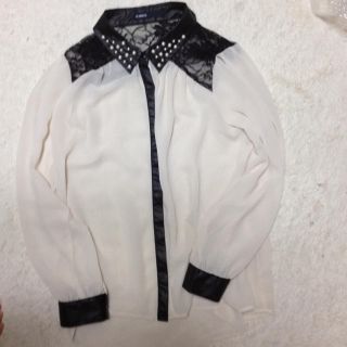 アズノゥアズ(AS KNOW AS)の襟ビジューシャツ(シャツ/ブラウス(長袖/七分))