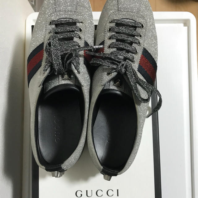 Gucci(グッチ)の「確実正規品 納品書付き」GUCCI  スニーカー スタッズ 靴 メンズの靴/シューズ(スニーカー)の商品写真