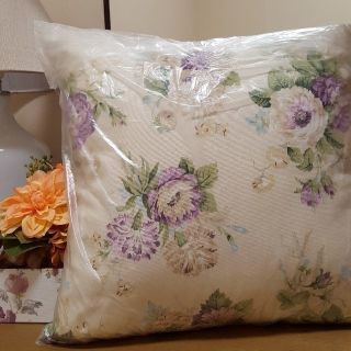 ローラアシュレイ(LAURA ASHLEY)の期間限定値下げ★ローラアシュレイ★クッション セシリア(クッション)